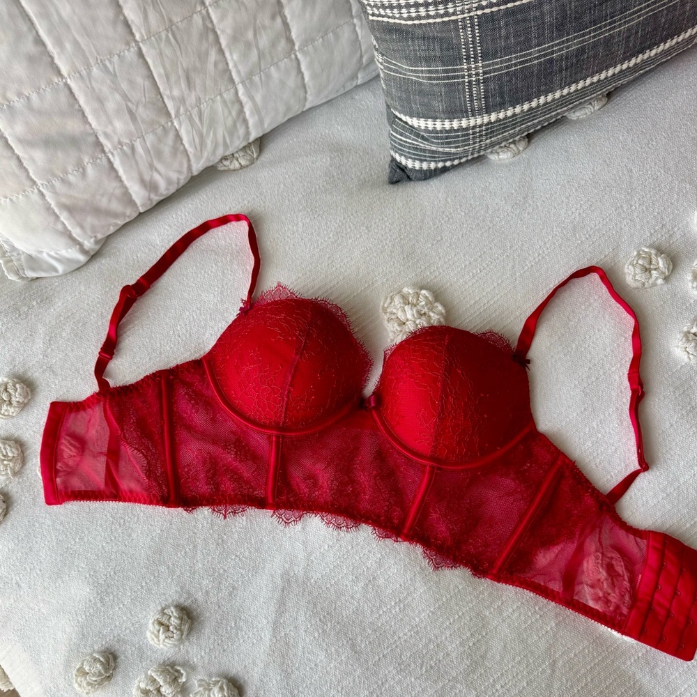 NWT Victoria’s Secret Red Lace Ribcage Bra